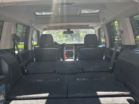 Used 2010 Jeep Commander Sport w/ Sun/Sound Group AWD/4WD image 17
