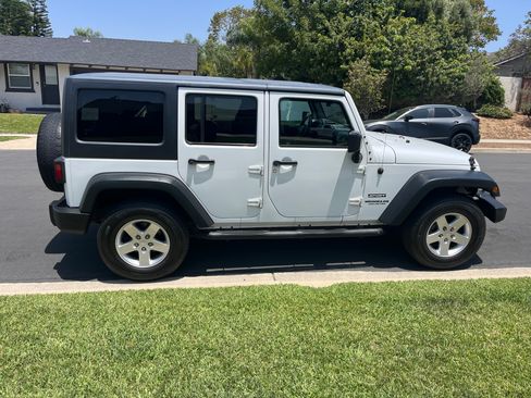 Used 2016 Jeep Wrangler Unlimited Sport w/ Quick Order Package 24S AWD/4WD image 2