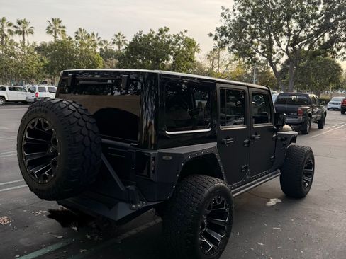 Used 2013 Jeep Wrangler Unlimited Rubicon image 10