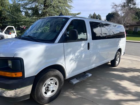 Used 2017 Chevrolet Express 3500 LS image 11