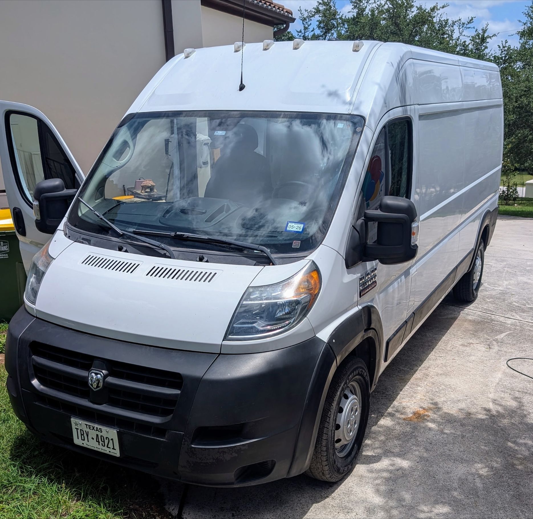 Used 2018 RAM ProMaster 2500 FWD image 1
