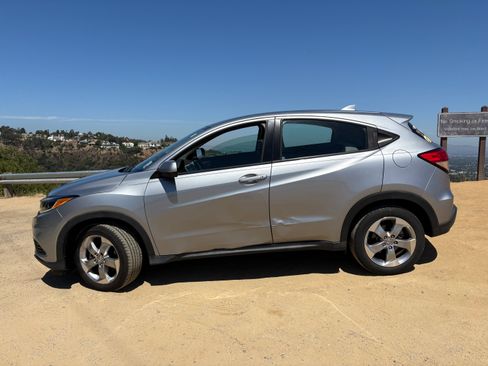 Used 2019 Honda HR-V LX image 2