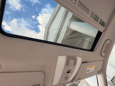 Used 2015 Mercedes-Benz E 350 E 350 4MATIC Sedan 4D image 10