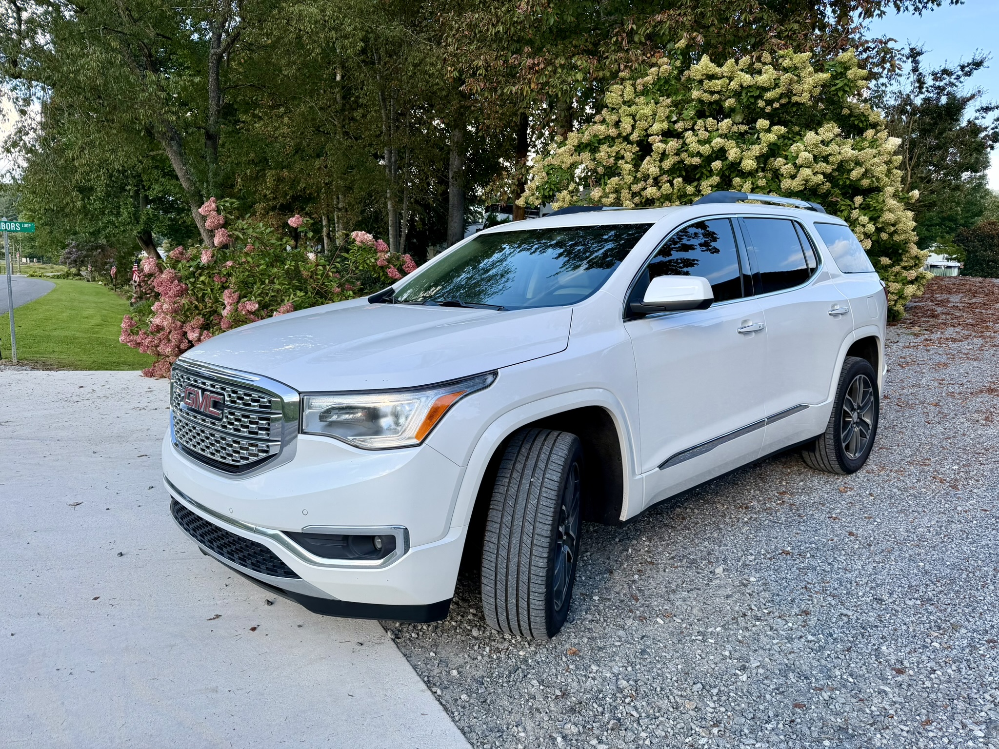 Used 2017 GMC Acadia Denali FWD image 2