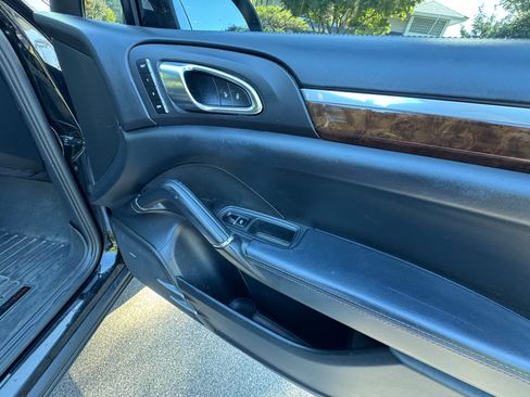 Used 2012 Porsche Cayenne Turbo AWD/4WD image 21