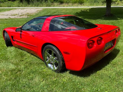 Used 1997 Chevrolet Corvette Coupe w/ Memory Pkg image 13
