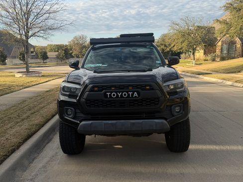 Used 2017 Toyota Tacoma SR5 image 2