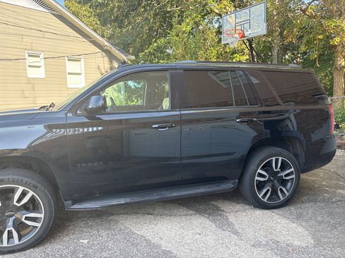 Used 2019 Chevrolet Tahoe LT w/ RST Edition RWD image 4