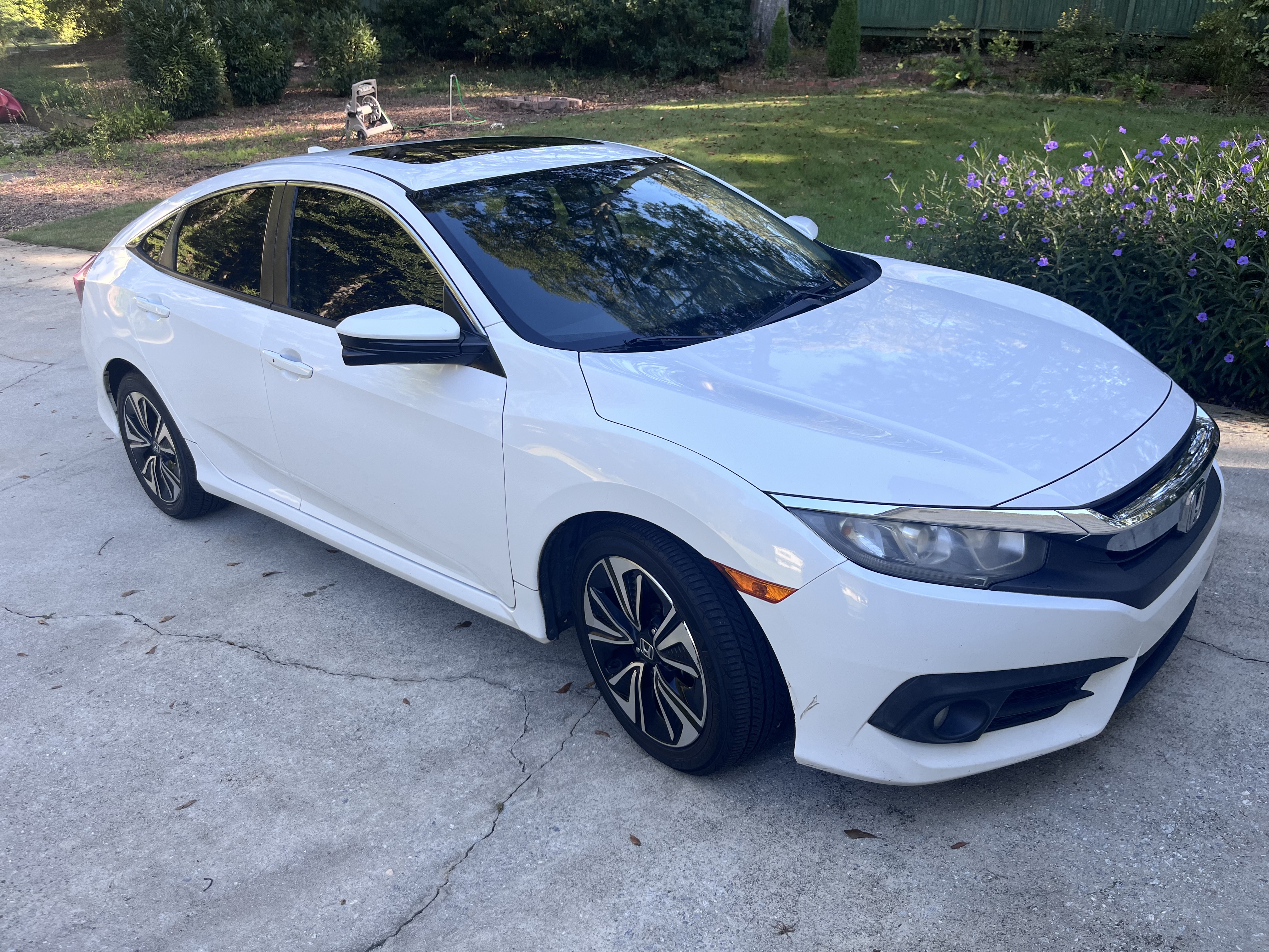 Used 2017 Honda Civic EX-T image 2