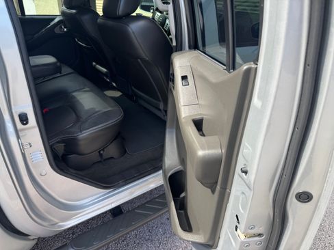 Used 2017 Nissan Frontier PRO-4X w/ Pro-4x Luxury Package image 13