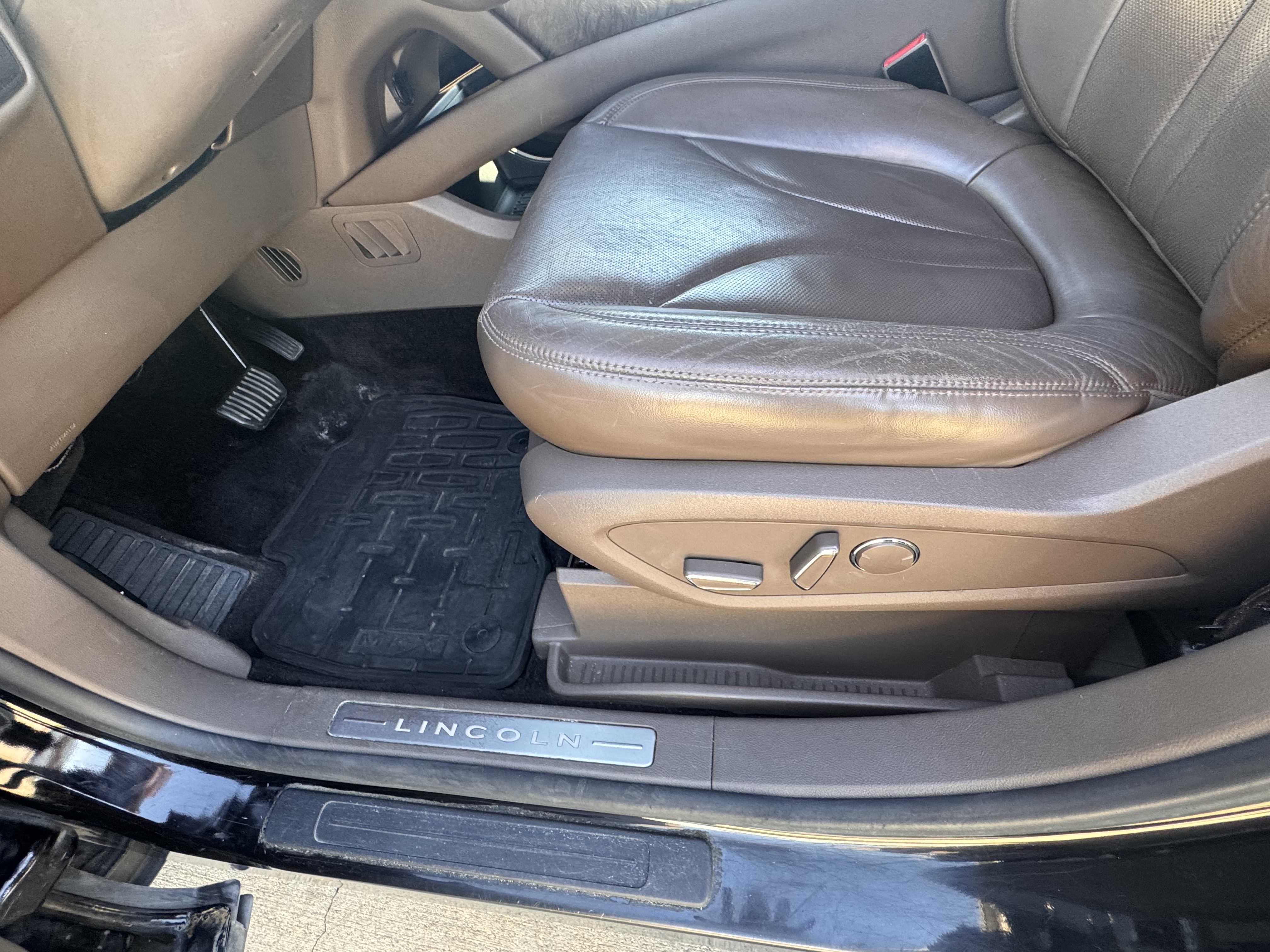 Used 2016 Lincoln MKX Reserve w/ Technology Package AWD/4WD image 6
