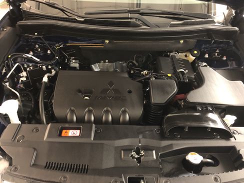 Used 2020 Mitsubishi Outlander SE image 22