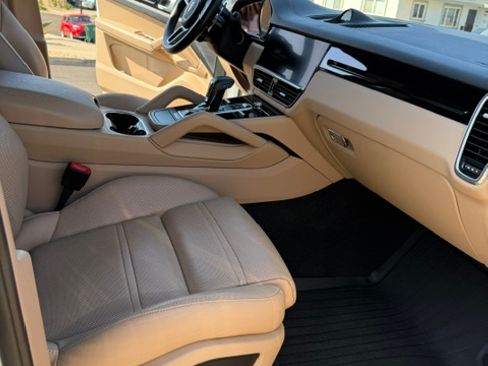 Used 2022 Porsche Cayenne Platinum Edition AWD/4WD image 10