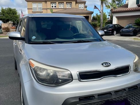 Used 2015 Kia Soul + FWD image 2