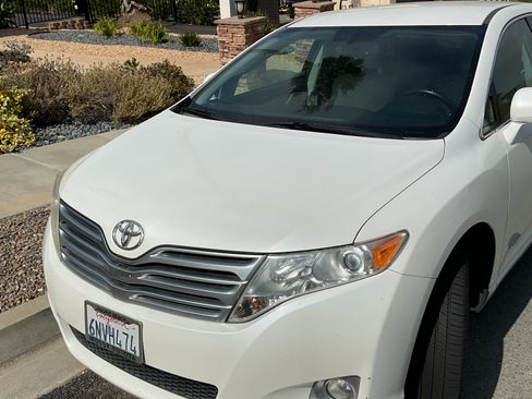 Used 2010 Toyota Venza FWD image 4