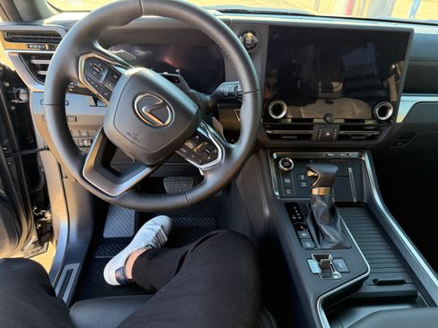 Used 2026 Lexus GX 550 w/ Accessory Package (2T) image 15