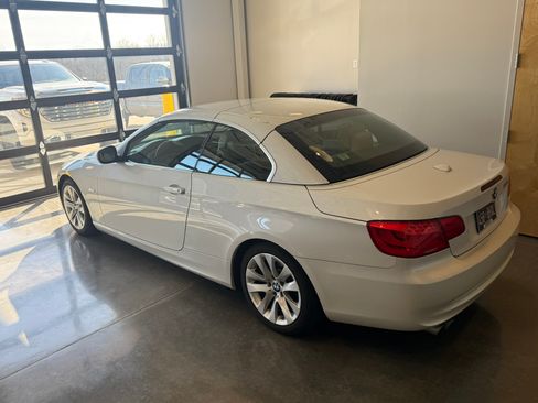 Used 2012 BMW 328i Convertible image 4