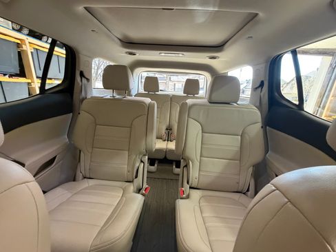 Used 2021 GMC Acadia Denali w/ Denali Ultimate Package image 13