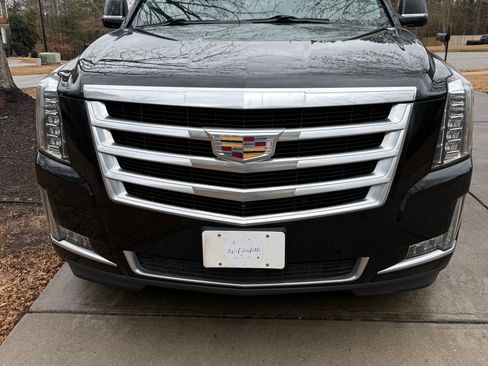 Used 2016 Cadillac Escalade ESV Luxury image 2