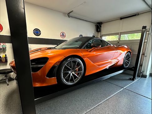 Used 2018 McLaren 720S Performance RWD image 11