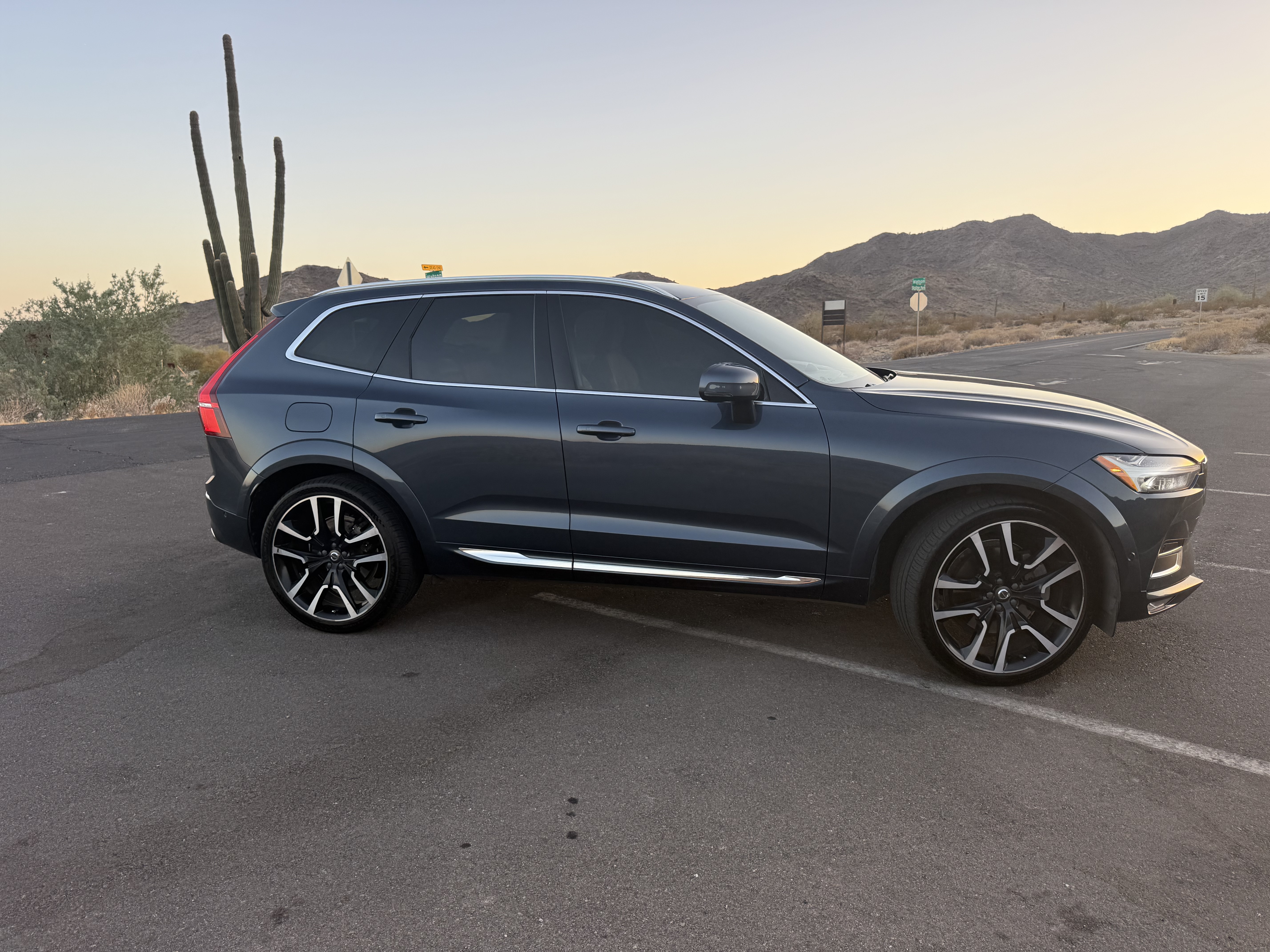 Used 2021 Volvo XC60 T6 Inscription AWD/4WD image 5