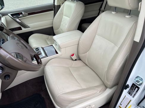 Used 2016 Lexus GX 460 w/ Premium Package image 12