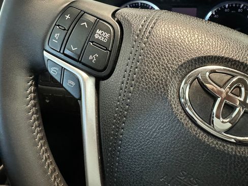 Used 2016 Toyota Highlander XLE image 23