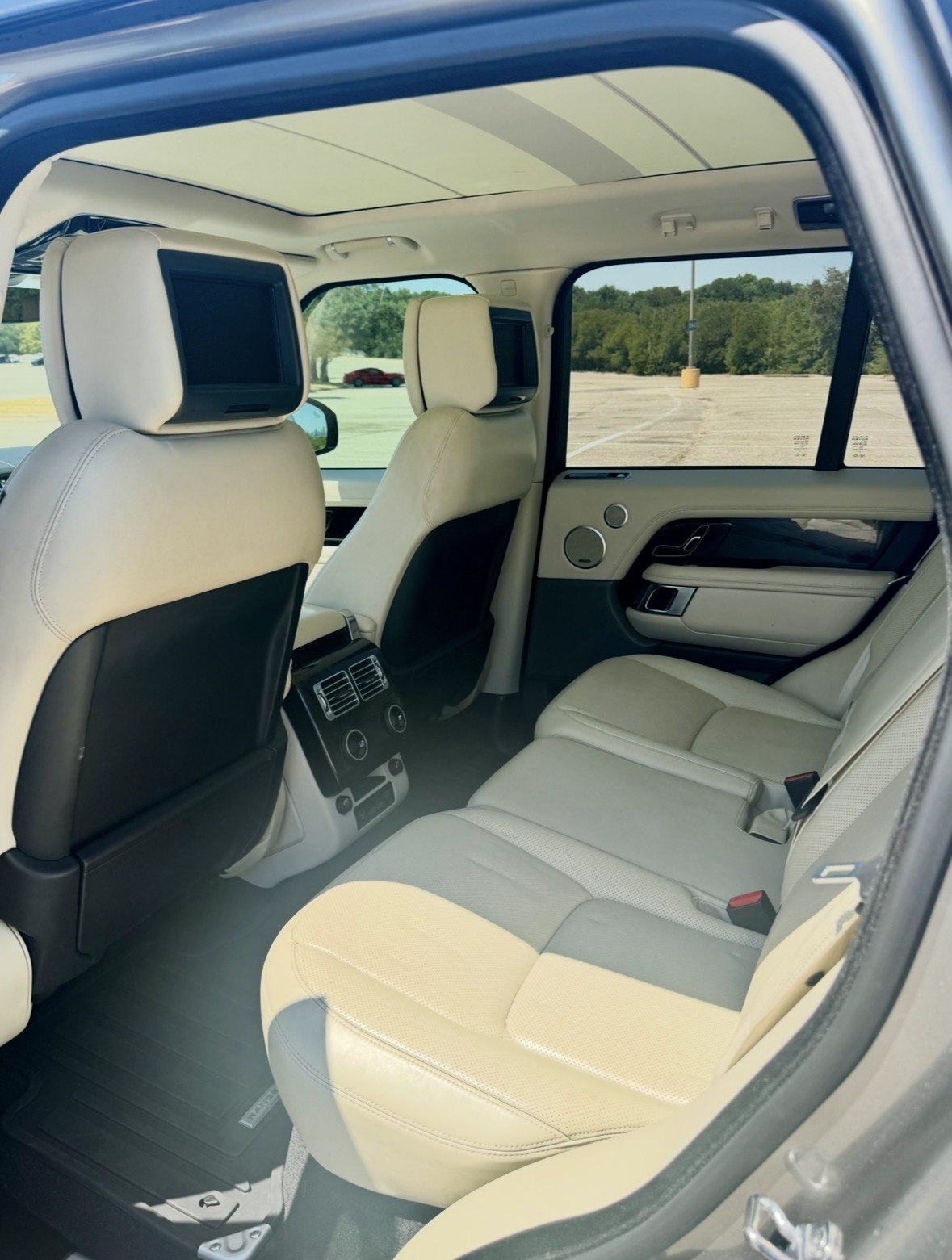 Used 2018 Land Rover Range Rover Supercharged AWD/4WD image 8