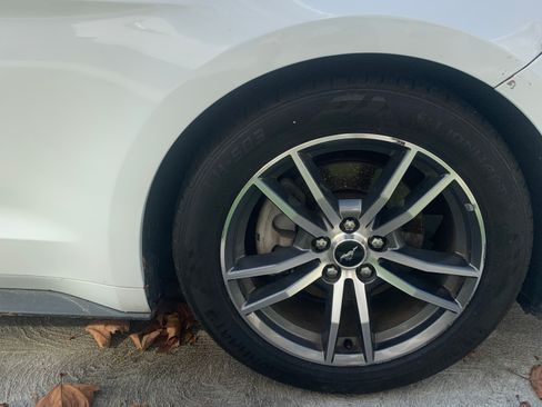 Used 2016 Ford Mustang Premium image 16