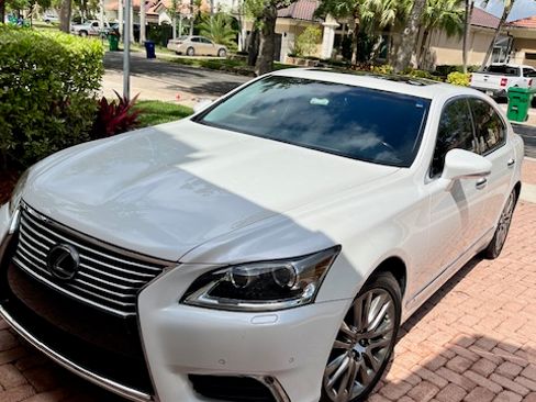 Used 2014 Lexus LS 460 w/ Comfort Package image 1