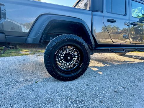 Used 2021 Jeep Gladiator Sport image 8