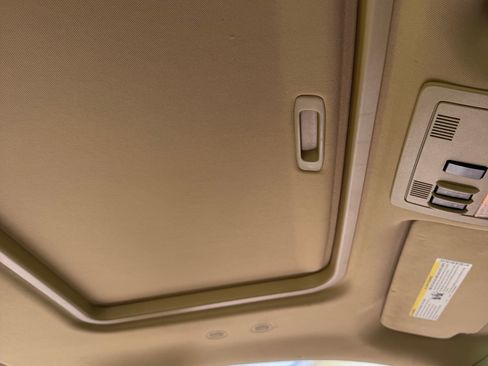 Used 2011 GMC Yukon XL Denali RWD image 32