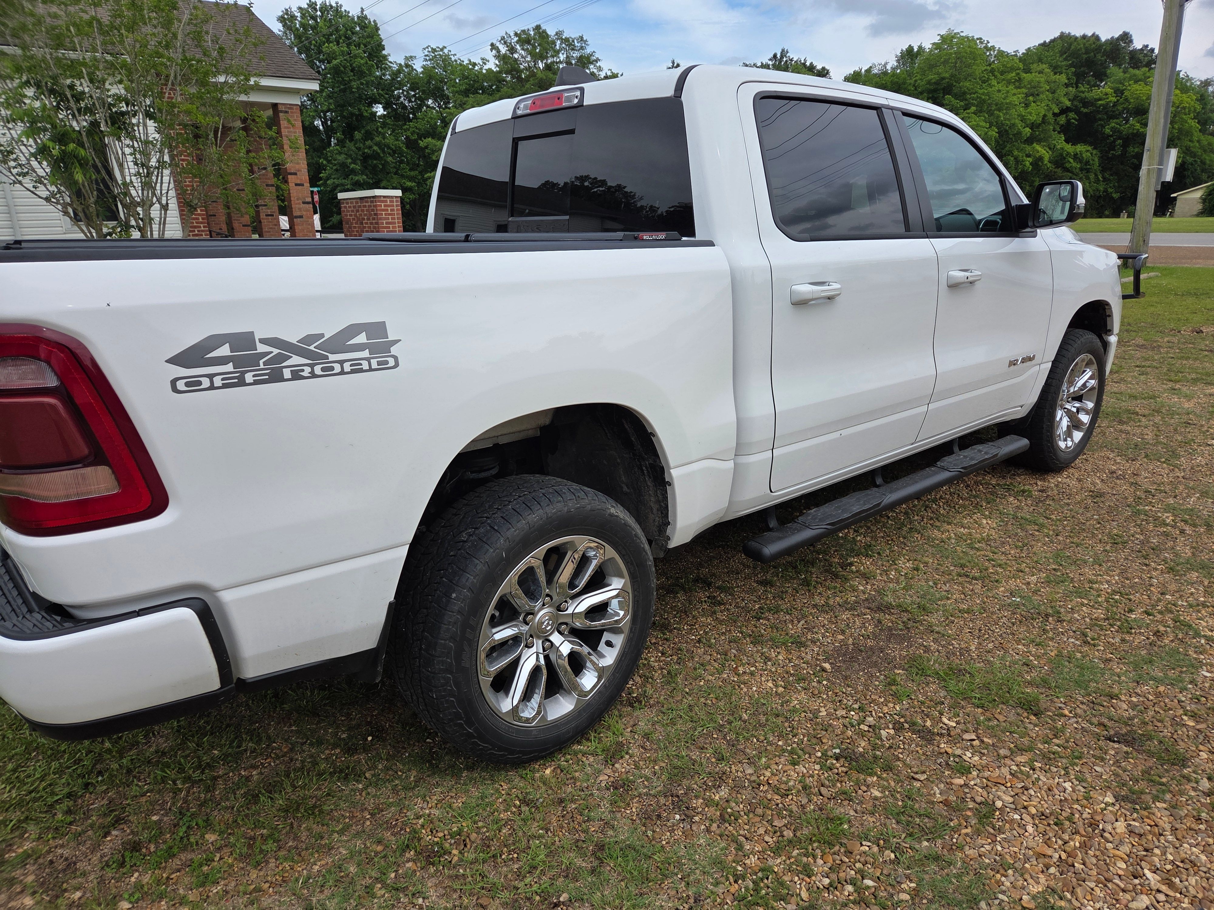 Used 2023 RAM 1500 Laramie AWD/4WD image 5