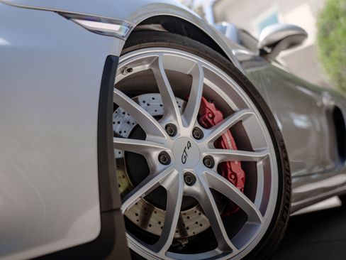 Used 2016 Porsche Cayman GT4 image 2