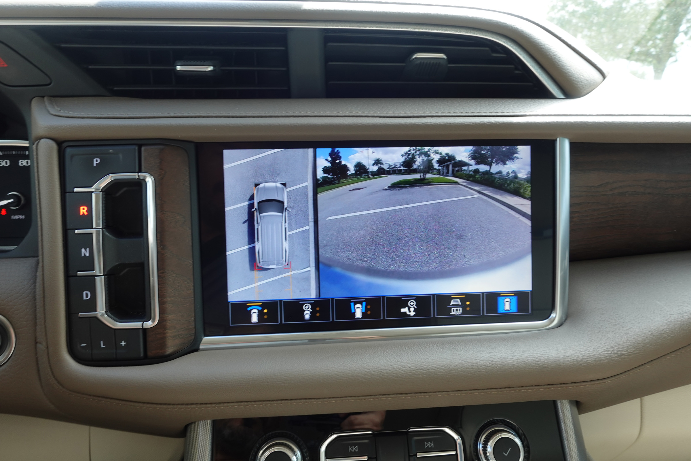 Used 2021 GMC Yukon Denali w/ Denali Ultimate Package AWD/4WD image 31