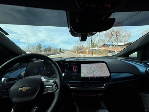 Used 2025 Chevrolet Equinox EV LT w/ Convenience Package II image 2