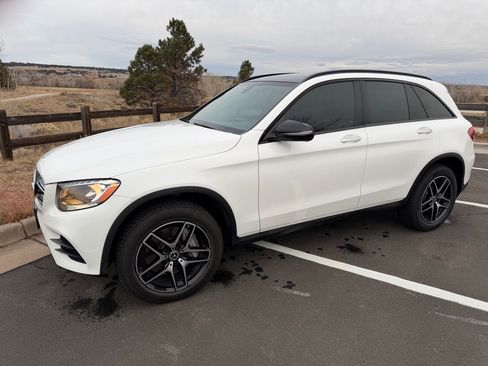 Used 2019 Mercedes-Benz GLC 300 4MATIC image 1
