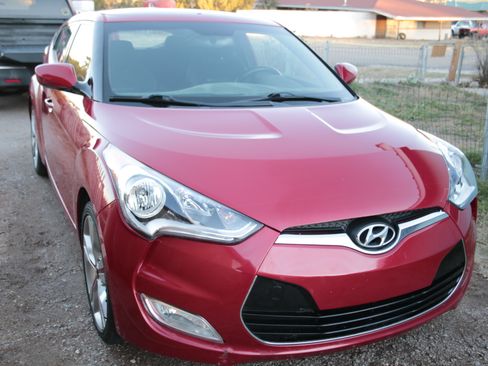 Used 2017 Hyundai Veloster Value Edition image 4