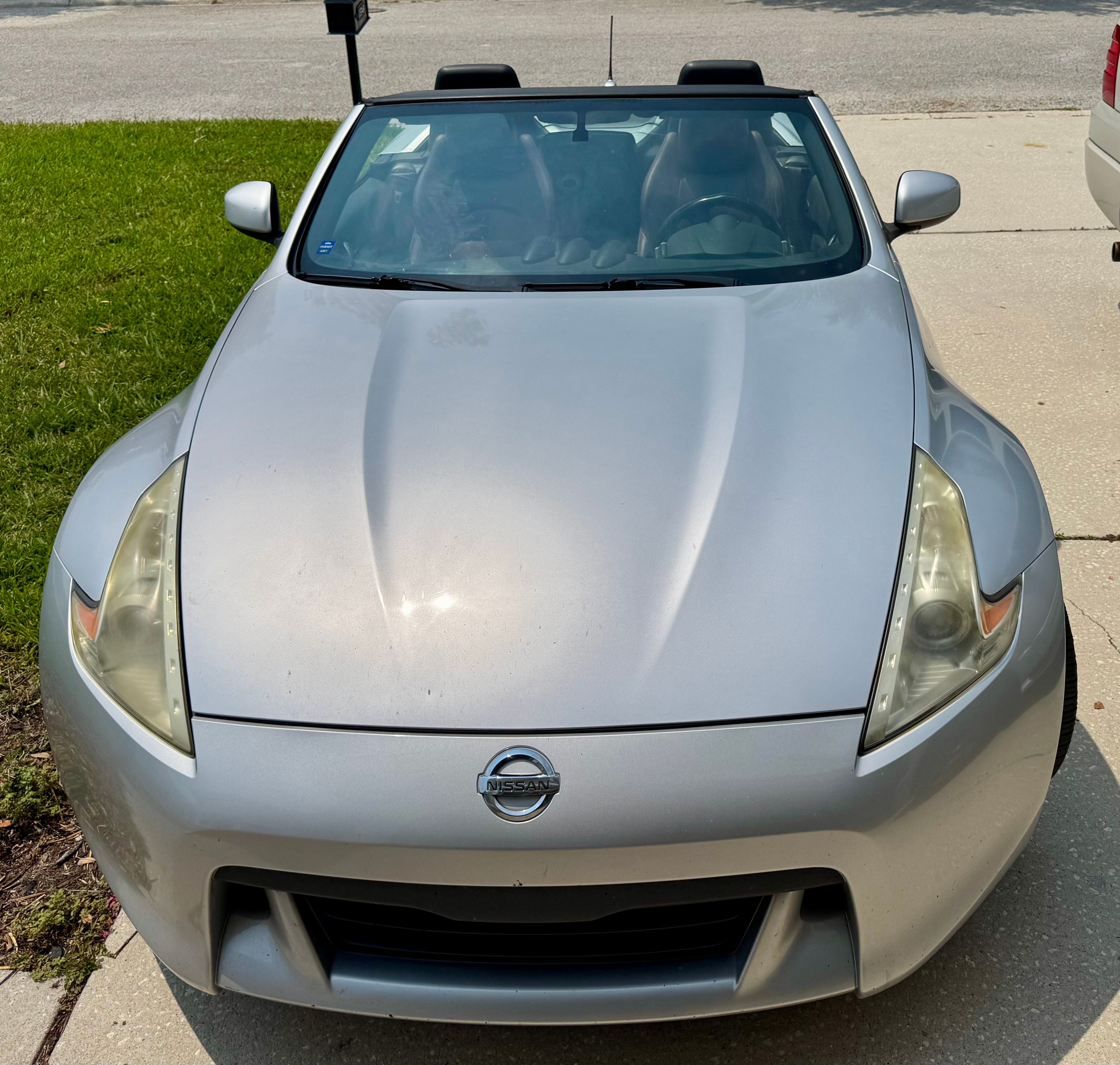 Used 2010 Nissan 370Z Touring w/ Sport Pkg RWD image 2