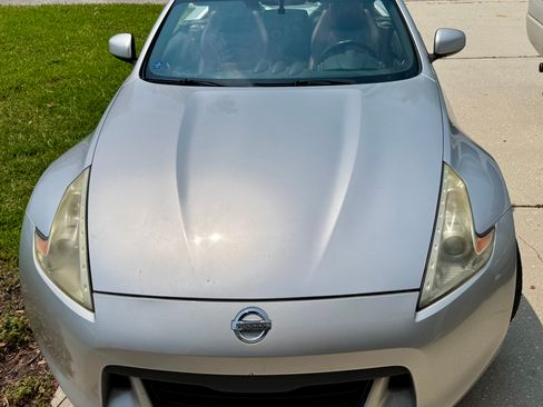 Used 2010 Nissan 370Z Touring w/ Sport Pkg RWD image 2