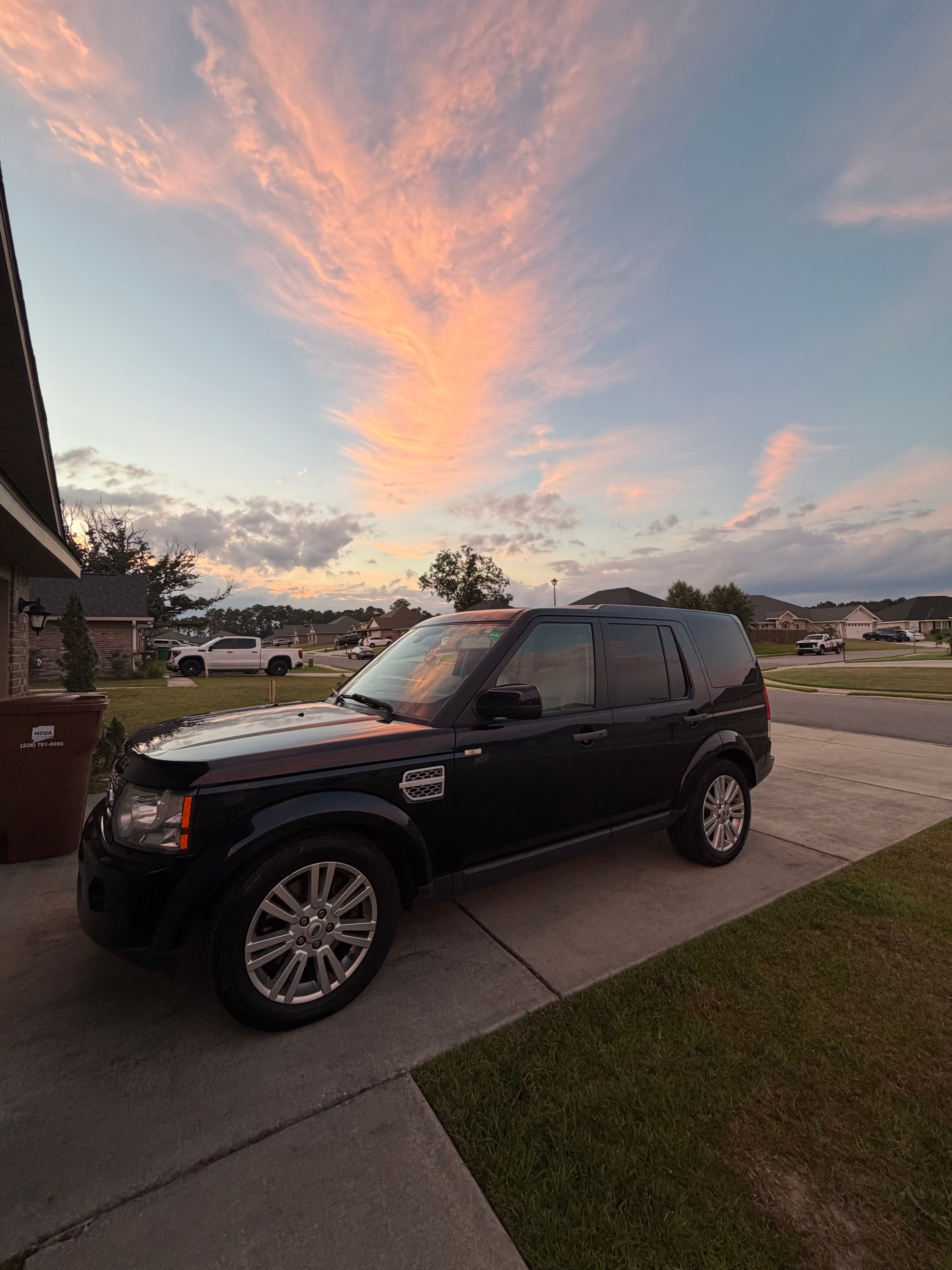 Used 2012 Land Rover LR4 HSE AWD/4WD image 1