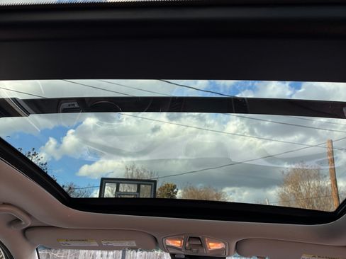 Used 2017 Hyundai Santa Fe Limited image 12