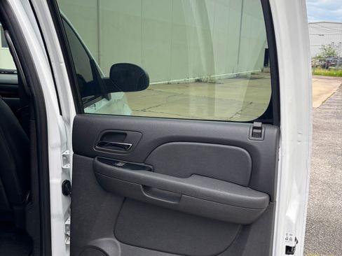 Used 2010 Chevrolet Suburban 2500 LS AWD/4WD image 10