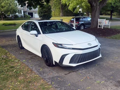 Used 2025 Toyota Camry SE w/ Multimedia Upgrade Package AWD/4WD image 6