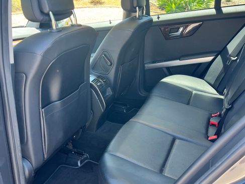 Used 2011 Mercedes-Benz GLK 350 4MATIC image 9