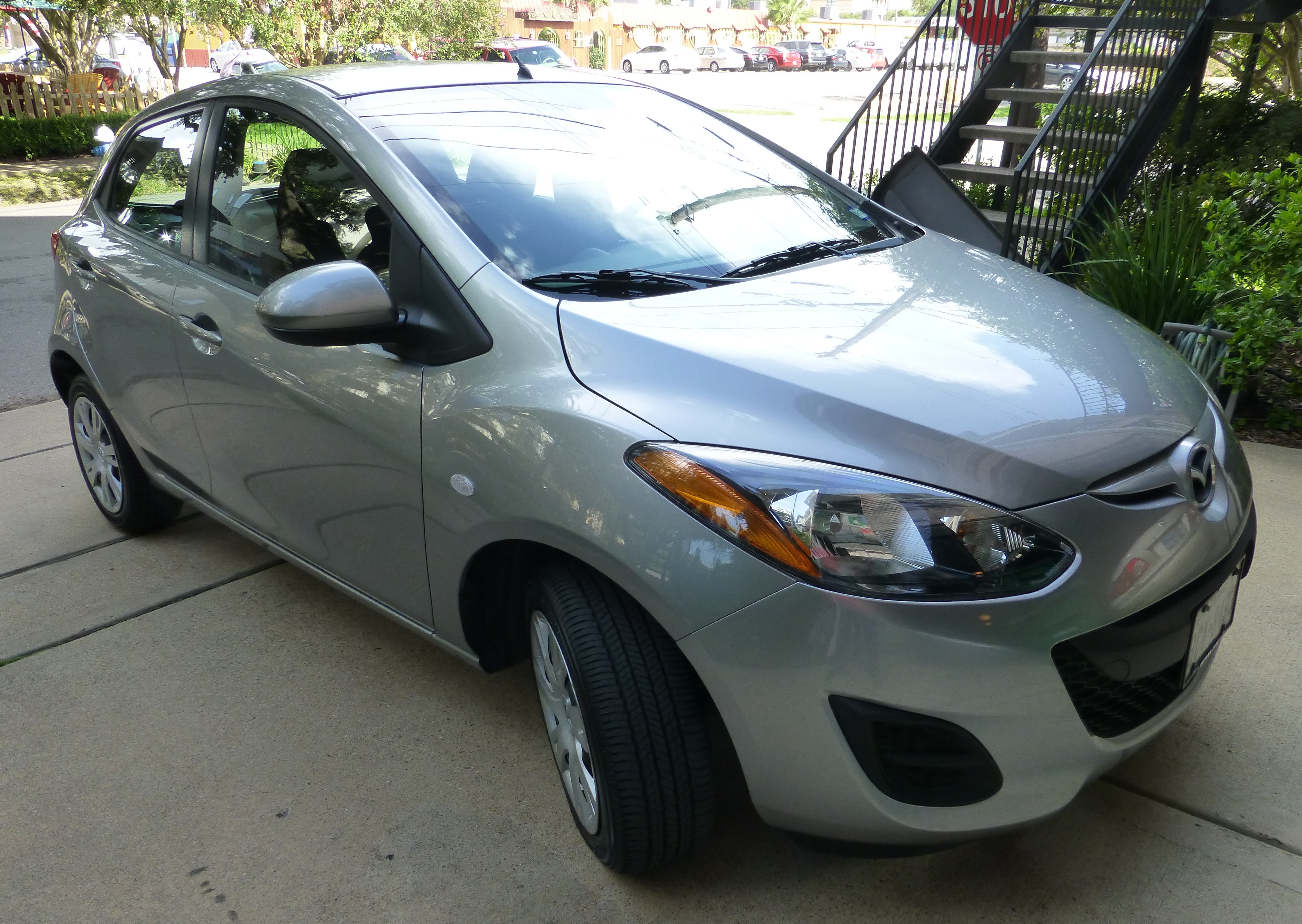 Used 2012 MAZDA MAZDA2 Sport FWD image 2