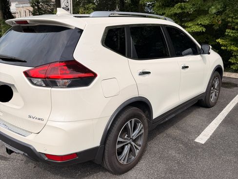 Used 2019 Nissan Rogue SV w/ Sun & Sound Touring Package AWD/4WD image 5