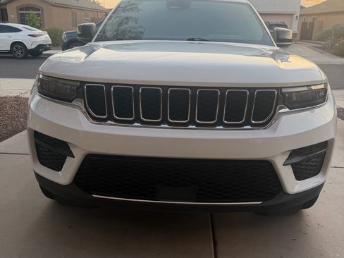 Used 2023 Jeep Grand Cherokee Laredo RWD image 6