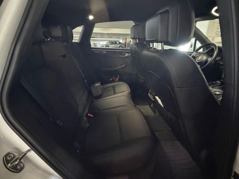 Used 2022 Porsche Macan AWD/4WD image 10