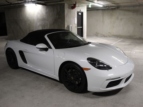 Used 2019 Porsche 718 Boxster RWD image 4